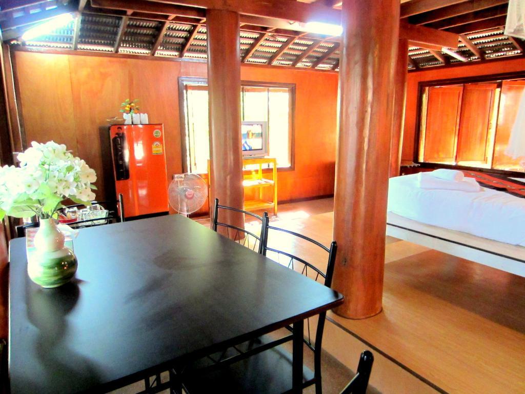 Golden Teak Homestay Mae Rim Ngoại thất bức ảnh